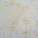 Instalación de papel pintado removible en un dormitorio